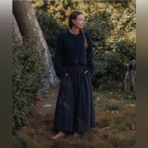 NWT Jenni Kayne Lauren Skirt in Navy Size Medium.